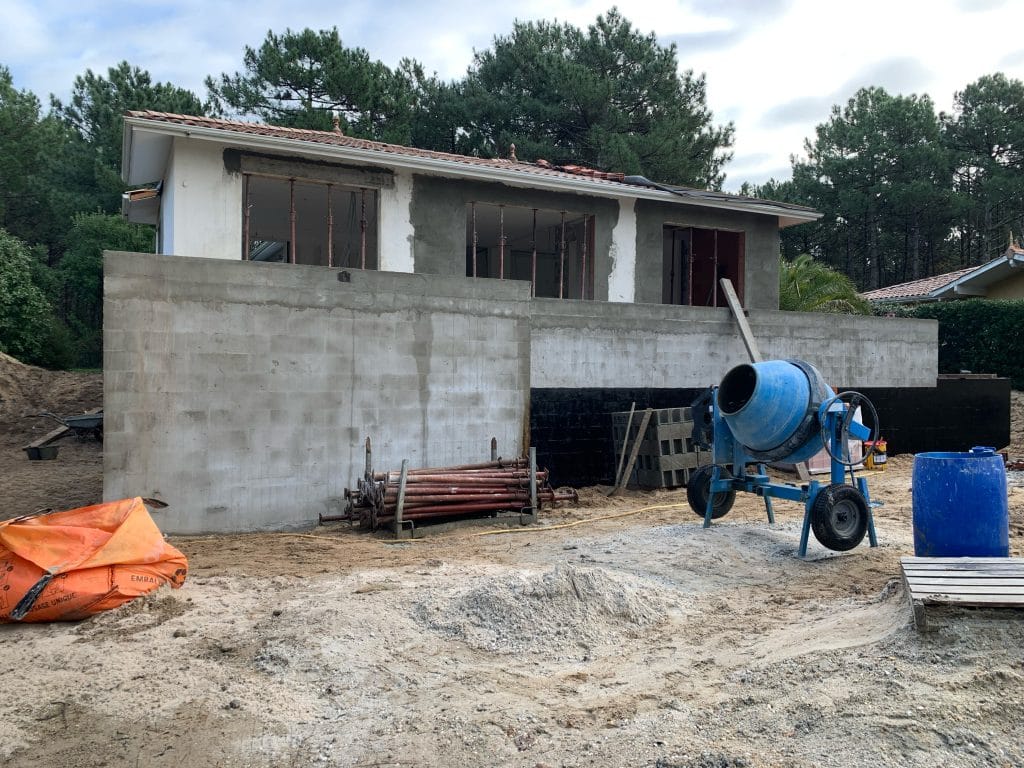 Terrain en cours de travaux avant la réalisation de fondations