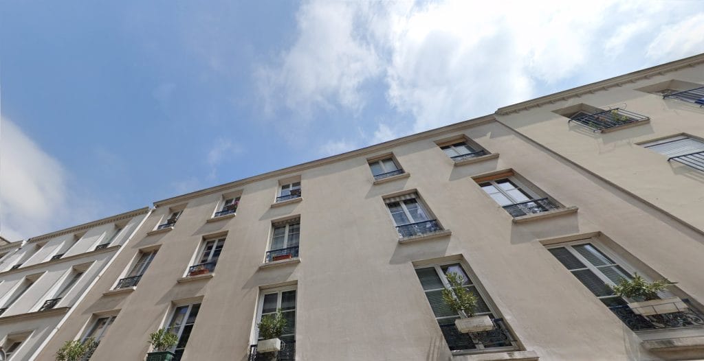 Façade d'immeuble en pierre à Bordeaux avant ravalement