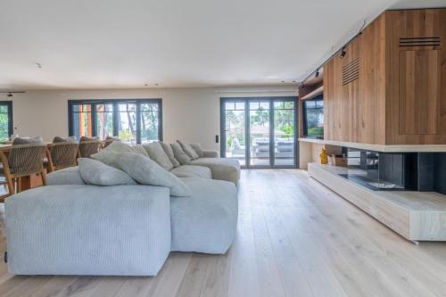 Sotheby's_Cap Ferret 1_050923_HD (7)