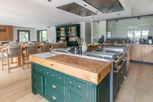 Sothebys_Cap-Ferret-1_050923_HD-9