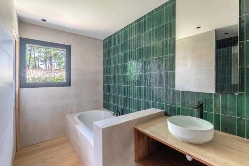 Sothebys_Cap-Ferret-1_050923_WEB-13